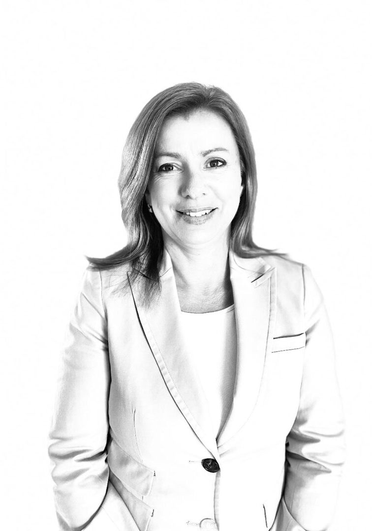 Lubi Pic A black and white photo of a woman in a suit.